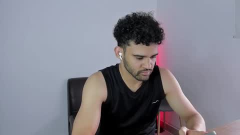 Im Chirs IM MODEL INDEPENDT online show from 24, 9, 2025