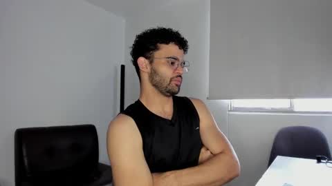 Im Chirs IM MODEL INDEPENDT online show from 15, 10, 2025