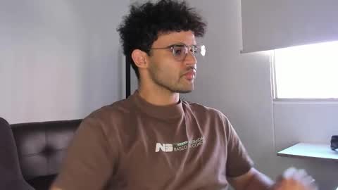 Im Chirs IM MODEL INDEPENDT online show from 5, 11, 2025