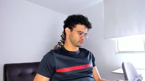 Im Chirs IM MODEL INDEPENDT online show from 27, 11, 2025