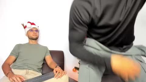 Im Chirs IM MODEL INDEPENDT online show from 30, 11, 2025