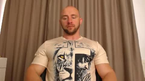 Snapshot of chrisbigbiceps chatting on 10, 5, 2026 chrisbigbiceps online show from 10, 5, 2026