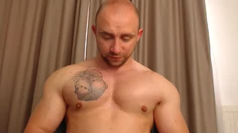Snapshot of chrisbigbiceps chatting on 17, 5, 2026 chrisbigbiceps online show from 17, 5, 2026