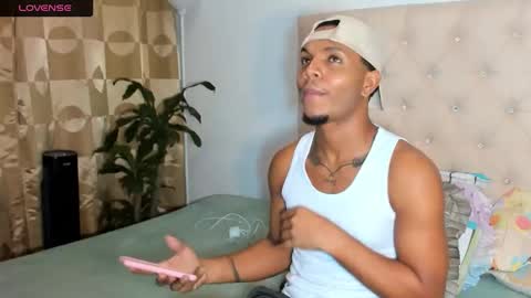 Snapshot of chriss_vall chatting on 12, 4, 2026 Chriss Vall online show from 12, 4, 2026