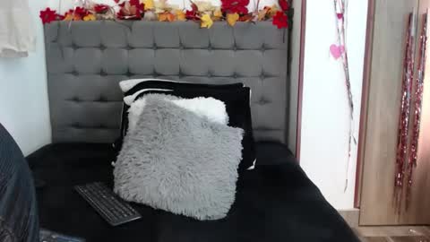 Christine Moore online show from 22, 12, 2025