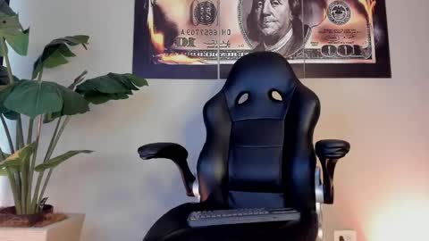 Snapshot of chrizmacgregor chatting on 16, 5, 2026 chrizmacgregor online show from 16, 5, 2026