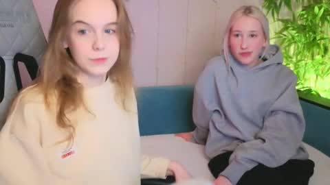 EvaBlonde TayaBrunette EliieBlack hair online show from 7, 2, 2026