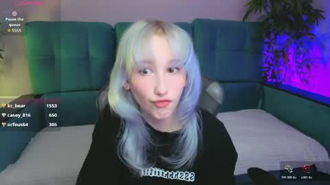 EvaBlonde TayaBrunette EliieBlack hair online show from 21, 4, 2026