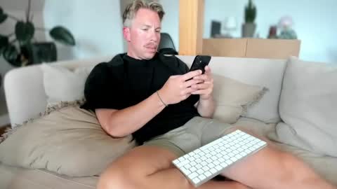 Snapshot of chrsbang chatting on 14, 5, 2026 ChrisBang online show from 14, 5, 2026