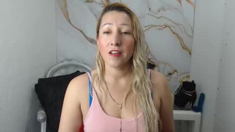 Snapshot of chrysta_12 chatting on 18, 9, 2025 chrystal hotty online show from 18, 9, 2025