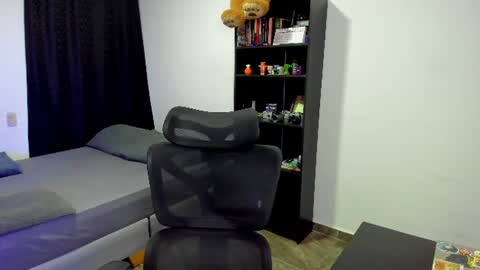 Snapshot of cinamon_kingdom chatting on 11, 6, 2026 Luna and Sebas online show from 11, 6, 2026