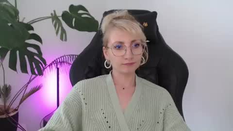 Snapshot of cinderellamoon chatting on 6, 7, 2026 Cinderella online show from 6, 7, 2026
