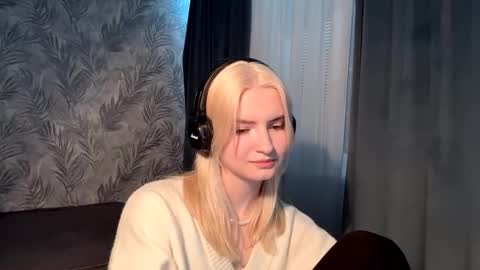 Snapshot of cindiwittner chatting on 15, 11, 2025 Cindi online show from 15, 11, 2025