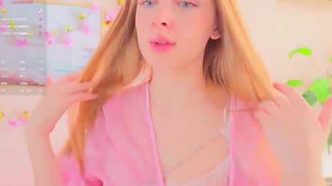 Snapshot of cindyreming01 chatting on 13, 9, 2025 indy online show from 13, 9, 2025