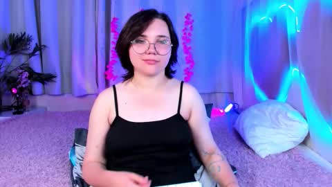 Snapshot of cinemagirl chatting on 25, 9, 2025 Lily online show from 25, 9, 2025