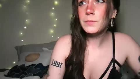Snapshot of cinnamonpeaches chatting on 23, 2, 2025 Carmen online show from 23, 2, 2025