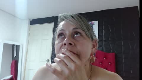 cinthia1609 online show from 15, 1, 2025