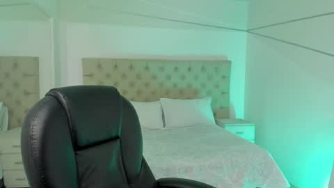 CintiaCollins  online show from 13, 12, 2024