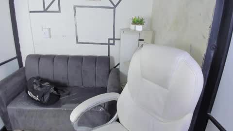 CintiaCollins  online show from 22, 2, 2025