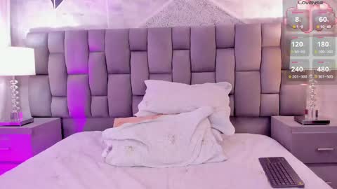 CintiaCollins  online show from 26, 2, 2025