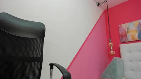 claire aristizabal online show from 22, 2, 2025