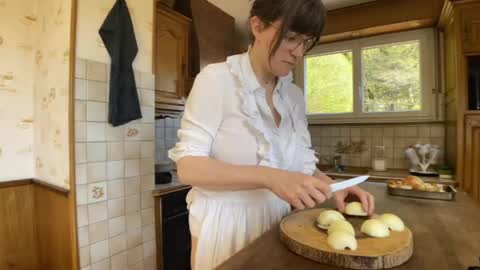 Claire Moulin online show from 24, 4, 2026