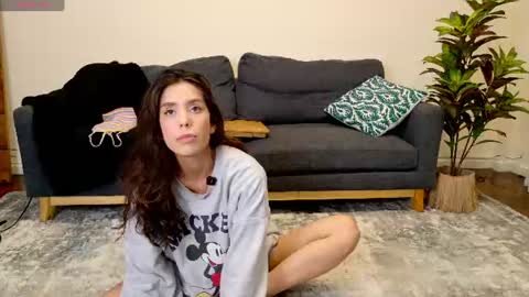 clairevarhol online show from 15, 6, 2026