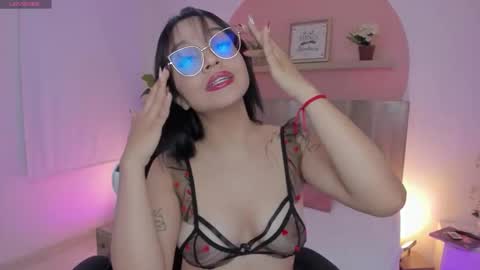 Snapshot of clara_lu chatting on 16, 12, 2025 C L A R A online show from 16, 12, 2025