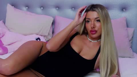 ClaraHazel online show from 5, 1, 2025