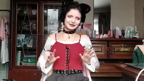 Snapshot of clarettarowand chatting on 10, 10, 2025 Eva online show from 10, 10, 2025