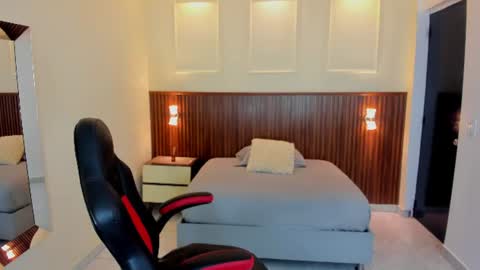 Snapshot of clarise_hall chatting on 24, 6, 2026 C L A R I S E online show from 24, 6, 2026