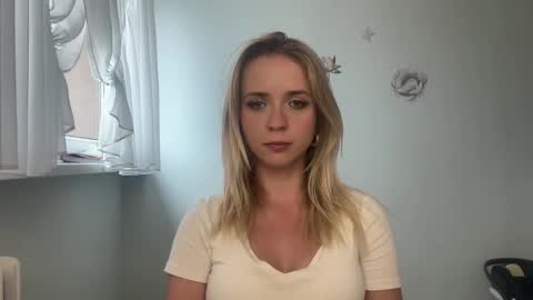 Snapshot of claudiagold chatting on 10, 9, 2025 ClaudiaGold online show from 10, 9, 2025