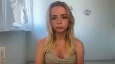 Snapshot of claudiagold chatting on 12, 9, 2025 ClaudiaGold online show from 12, 9, 2025