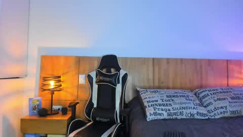 claytonburgues online show from 18, 4, 2026