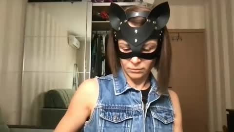 Snapshot of cleo_catra chatting on 4, 10, 2025 cleo_catra online show from 4, 10, 2025