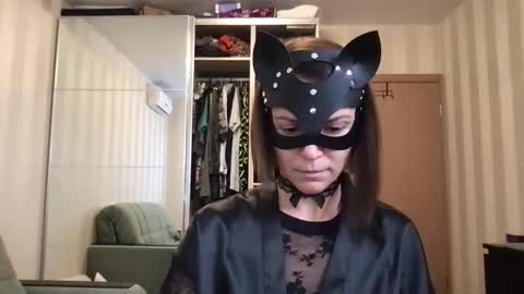 Snapshot of cleo_catra chatting on 5, 10, 2025 cleo_catra online show from 5, 10, 2025