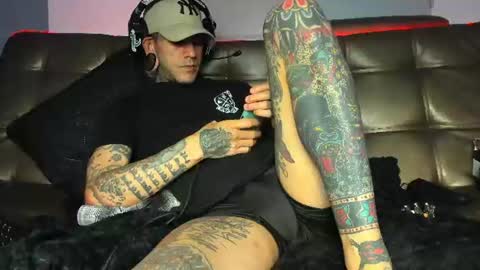 Snapshot of cleosexxx chatting on 19, 6, 2026 cleo y maikol online show from 19, 6, 2026