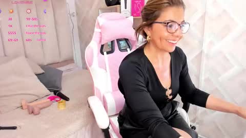 clhoe_johnson_ online show from 4, 12, 2025