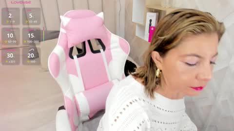 clhoe_johnson_ online show from 17, 12, 2025