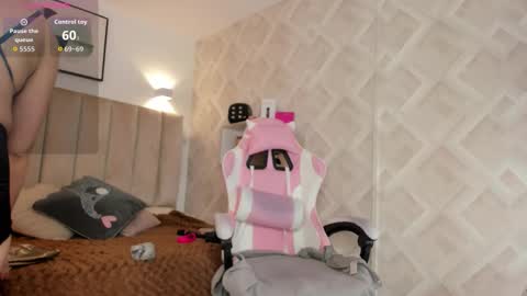 clhoe_johnson_ online show from 23, 3, 2026