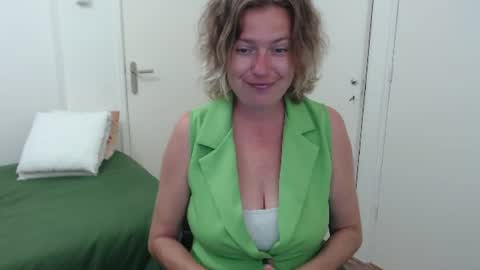 Snapshot of clittytastic chatting on 25, 6, 2026 Syl online show from 25, 6, 2026