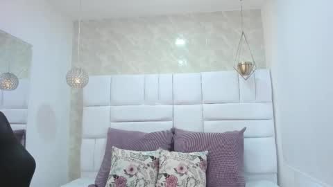 Snapshot of cloe_555 chatting on 18, 10, 2025 Cloe 555 online show from 18, 10, 2025