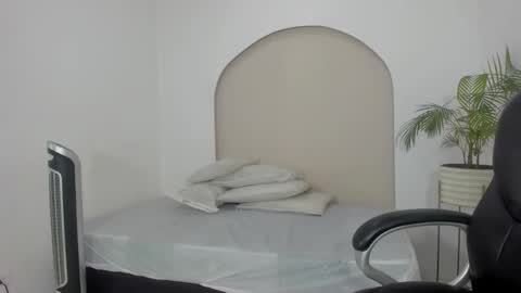 Cloe  online show from 16, 12, 2025