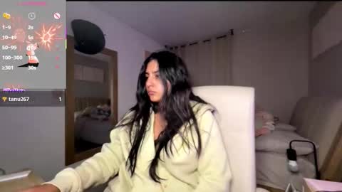 cloe small online show from 22, 10, 2025