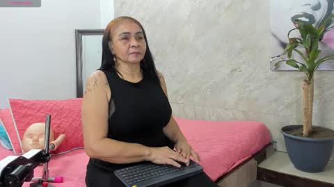 Snapshot of cloee_rabbyt chatting on 14, 11, 2025 CLOE online show from 14, 11, 2025