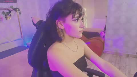 Snapshot of cloee_tay1 chatting on 24, 7, 2026 cloee_tay1 online show from 24, 7, 2026