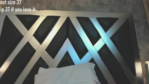 lady cloe person online show from 4, 4, 2026