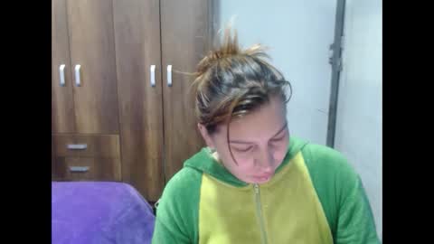 Snapshot of cloepussy chatting on 14, 10, 2025 cloepussy online show from 14, 10, 2025