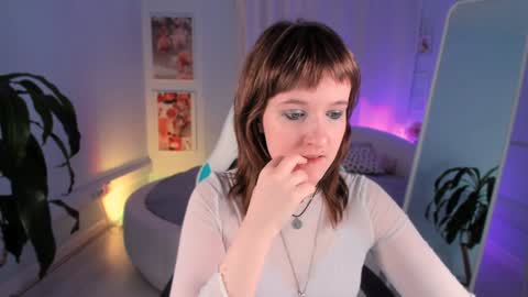 Snapshot of clover_red chatting on 4, 12, 2024 Clover follow me online show from 4, 12, 2024