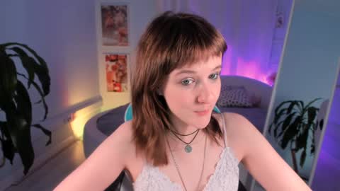 Snapshot of clover_red chatting on 4, 12, 2024 Clover follow me online show from 4, 12, 2024